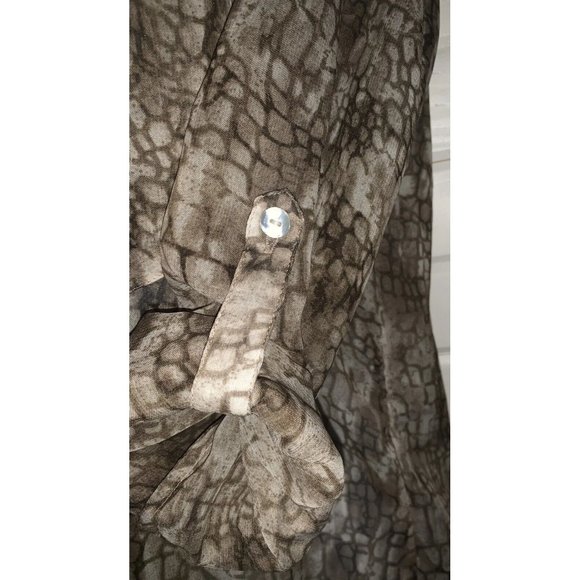 Chicos Sz 1 (MEDIUM) Reptile Croc Print Roll Tab Sleeve Chiffon Blouse Tunic EUC - Picture 7 of 11